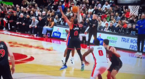 莫兰特师弟？萨瑟进球后下意识炫抢 随后表情尴尬迅速摆手